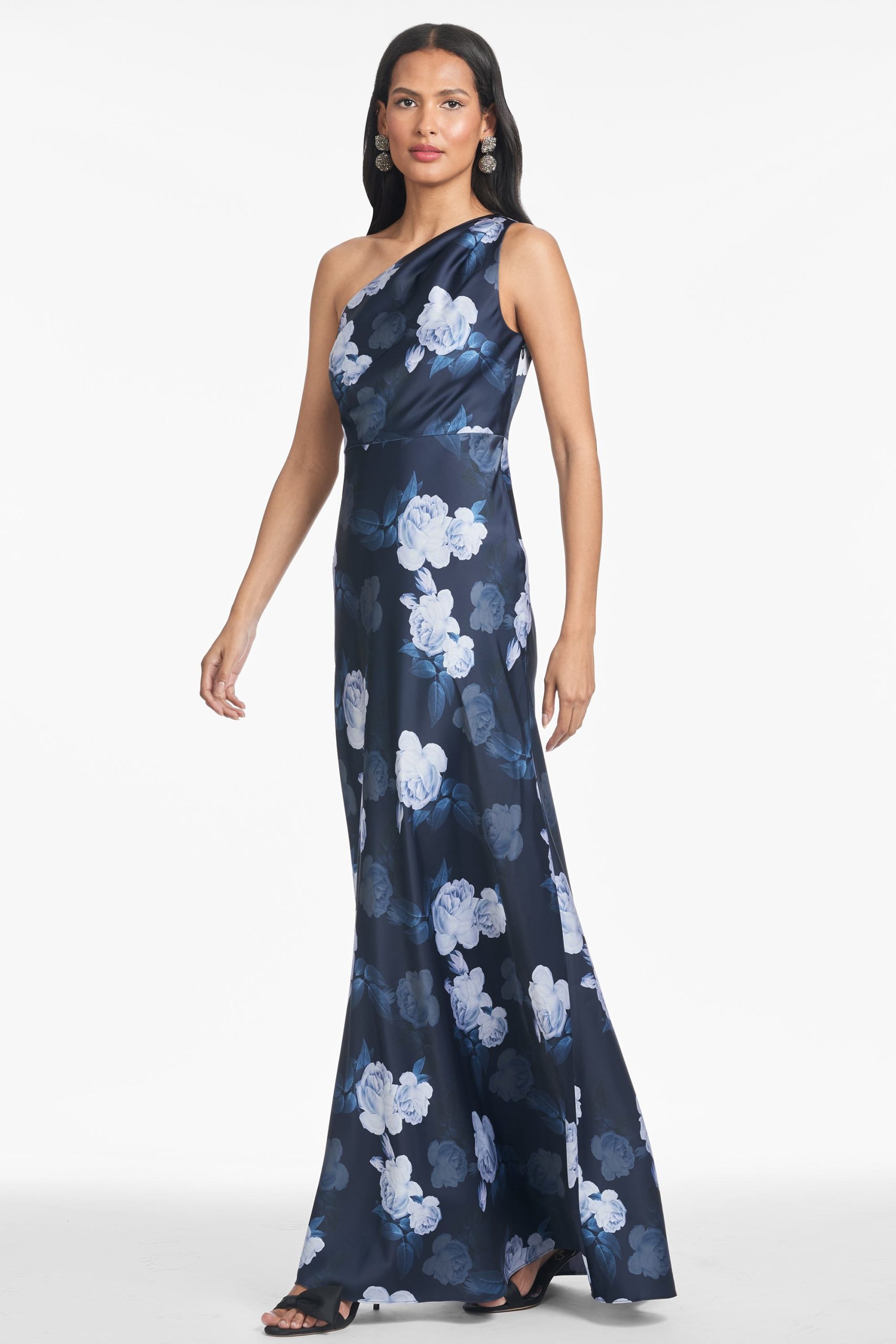 Đầm dạ hội Delphine lệch vai maxi dress họa tiết hoa nền xanh đen - JF1403 - Ảnh 3